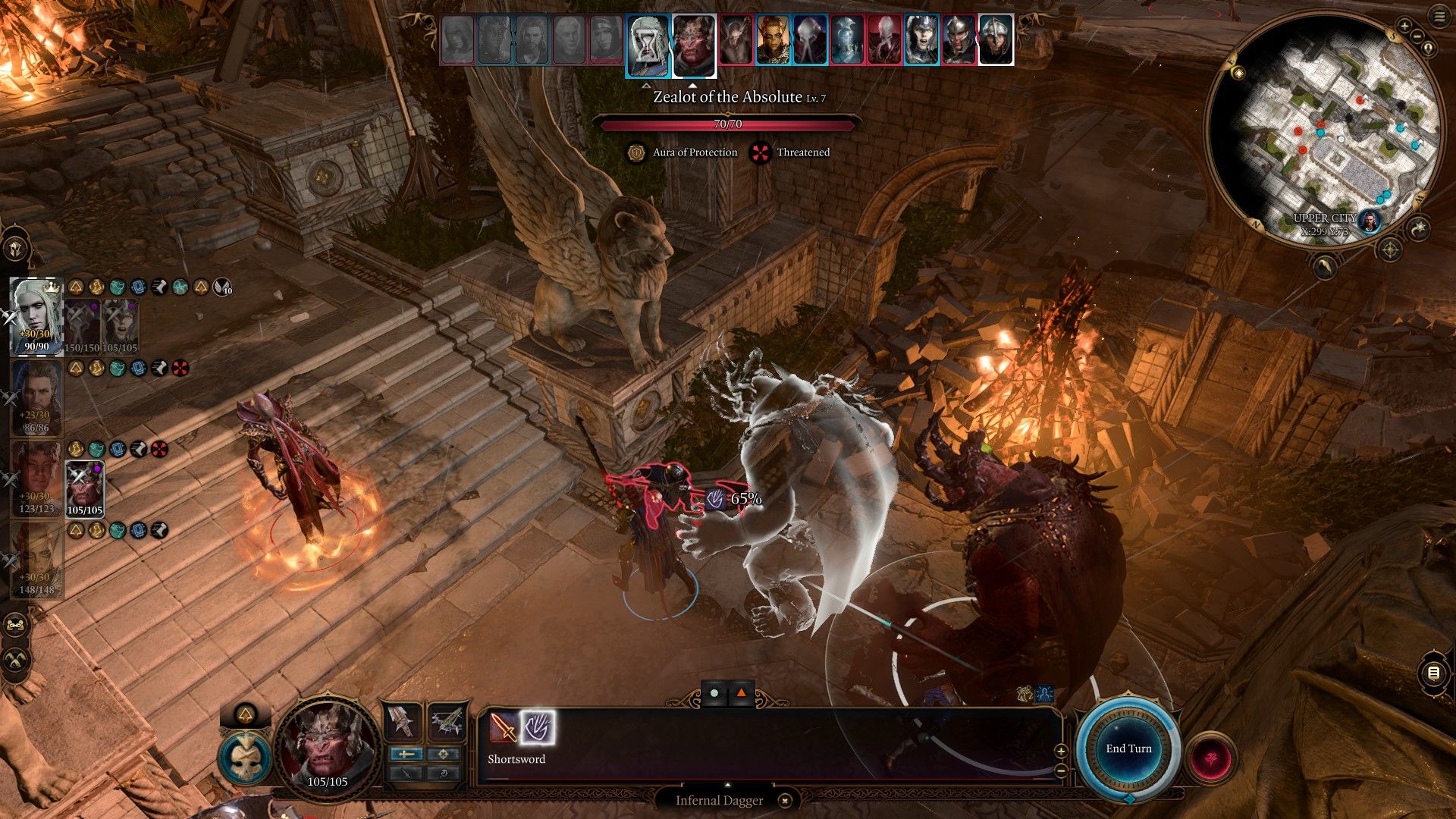 Союзник Юргир использует Адский Кинжал, чтобы поразить врага во дворе Высокого Зала в Baldur's Gate 3.
