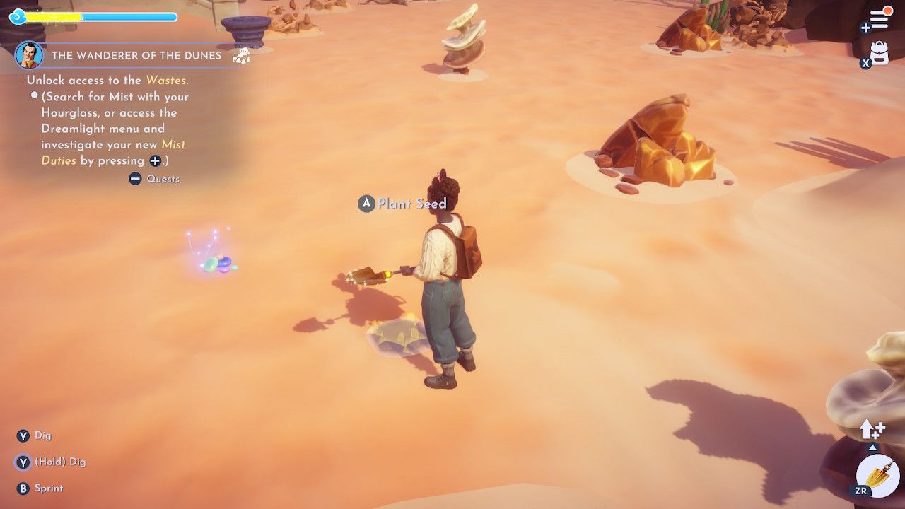 Игровой персонаж с лопатой в «Сверкающих дюнах» и выкапывает кусок оазисного стекла в Disney Dreamlight Valley.