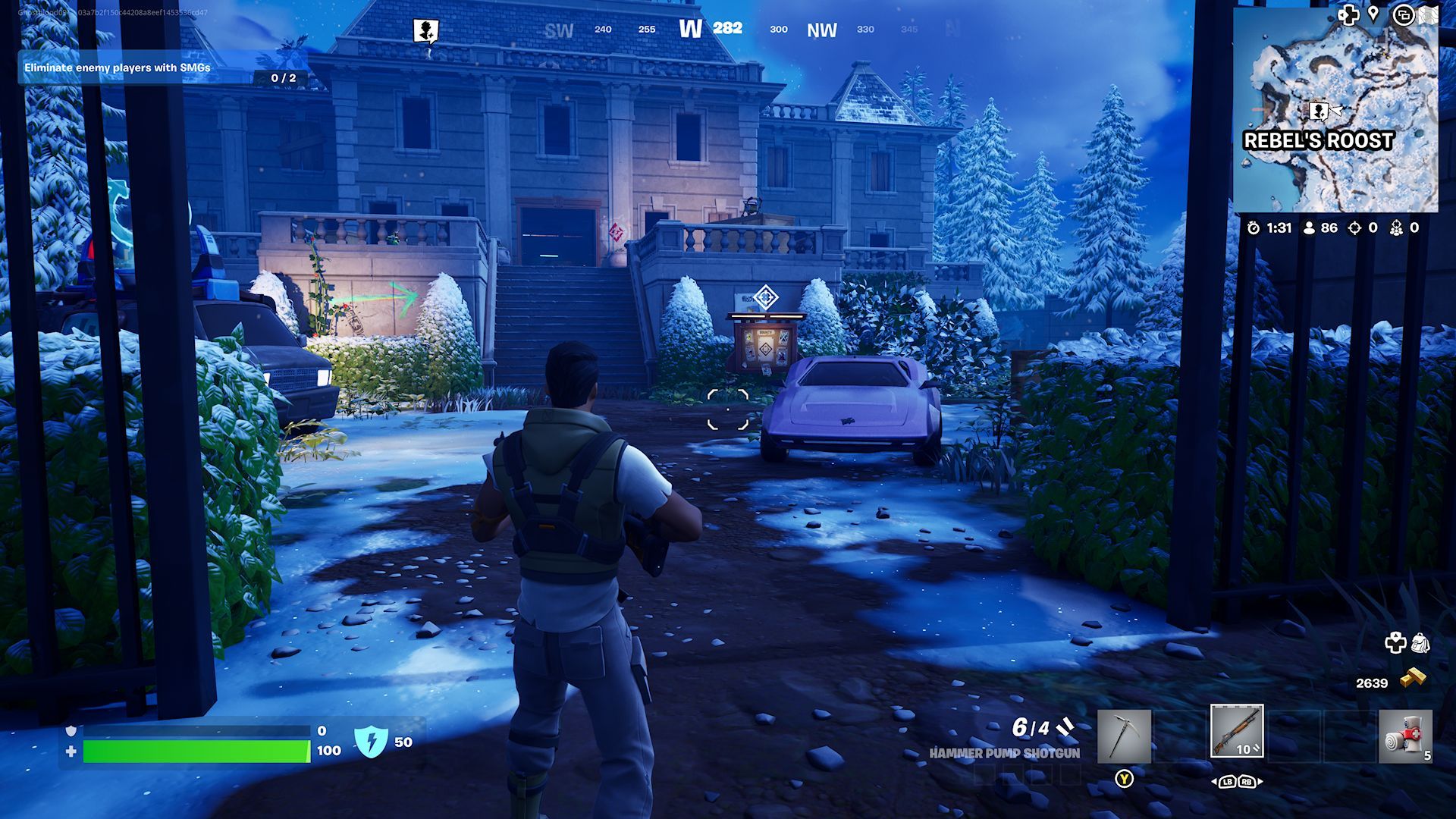 Игрок, стоящий перед Whiplash, припаркованным возле Rebel's Roost в Fortnite.