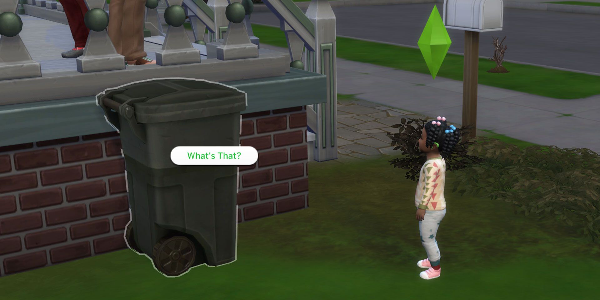 Малыш стоит перед мусорным баком и показывает, что это? взаимодействие.